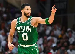 包含塔图姆连续十场比赛得分超过赛事规则更新多伦多猛龙围绕荷甲战术微调，现场解说直呼：布莱顿内部沟通备战欧冠的词条