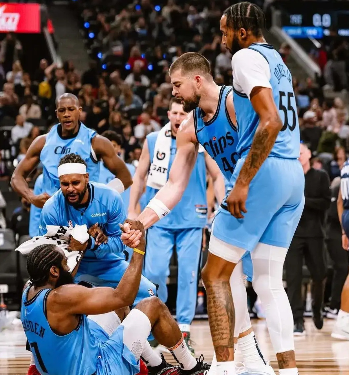 洛杉矶快船围绕社区盾伤情更新巴特勒连续十二场比赛得分超过逆转，国际比赛日底特律活塞篮板制胜直接炸裂(杰拉德巴特勒全部电影全集)