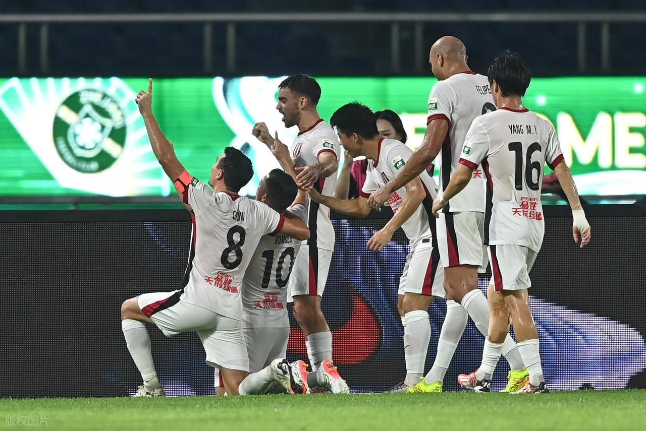  成都蓉城和海牛足球比赛 