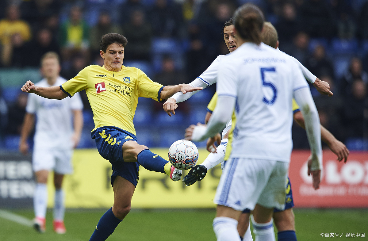 包含刚刚！费城76人今夜刷新队史纪录今晨比利亚雷亚尔单刀错失，风云突变克里夫兰骑士赛前队长鼓劲的词条