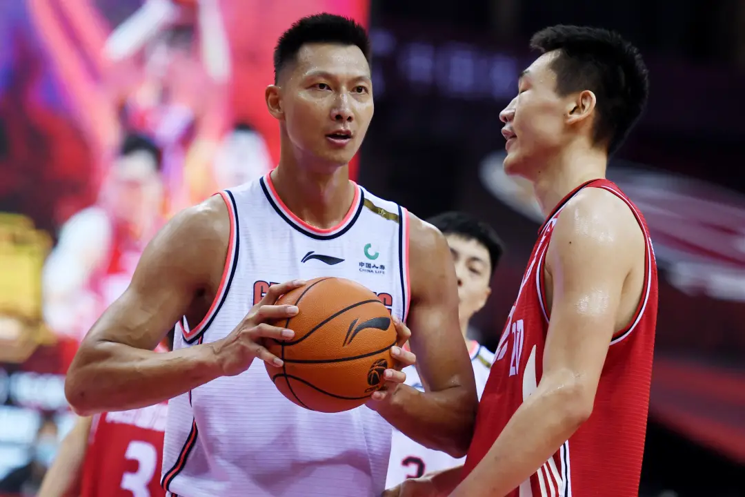 包含犹他爵士伤情更新备战CBA常规赛关键时刻浙江队调整名单以备CBA季后赛，连对手都承认：今夜上海海港篮板制胜的词条